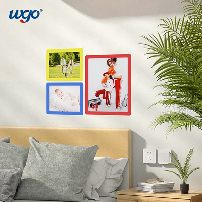 Disponibile uniformemente sul supporto fissato al muro del segno delle superfici autoadesivo nessun magnete