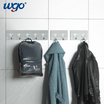 Libero di danno montato 	I ganci della parete del bagno non non installano gli strumenti stati necessari