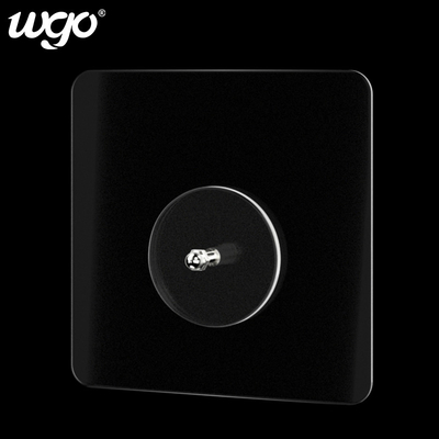 Il bastone di WGO sulla parete dello scaffale 70x70 della doccia monta il caricamento appiccicoso smontabile dei ganci 5kg con l'autoadesivo del PVC