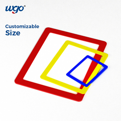 Disponibile uniformemente sul supporto fissato al muro del segno delle superfici autoadesivo nessun magnete