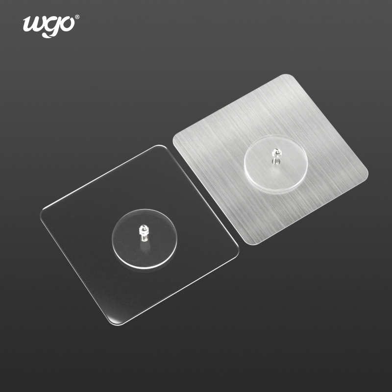 Il bastone di WGO sulla parete dello scaffale 70x70 della doccia monta il caricamento appiccicoso smontabile dei ganci 5kg con l'autoadesivo del PVC